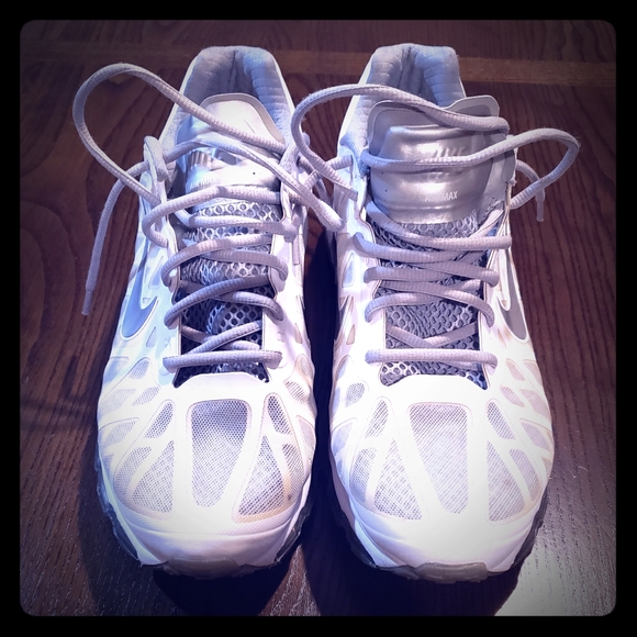NIKE AIR MAX 2011 - Picture 1 of 5